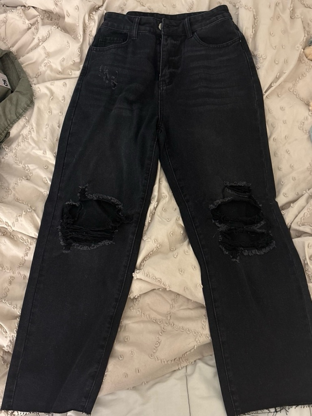 women’s ripped black jeans
